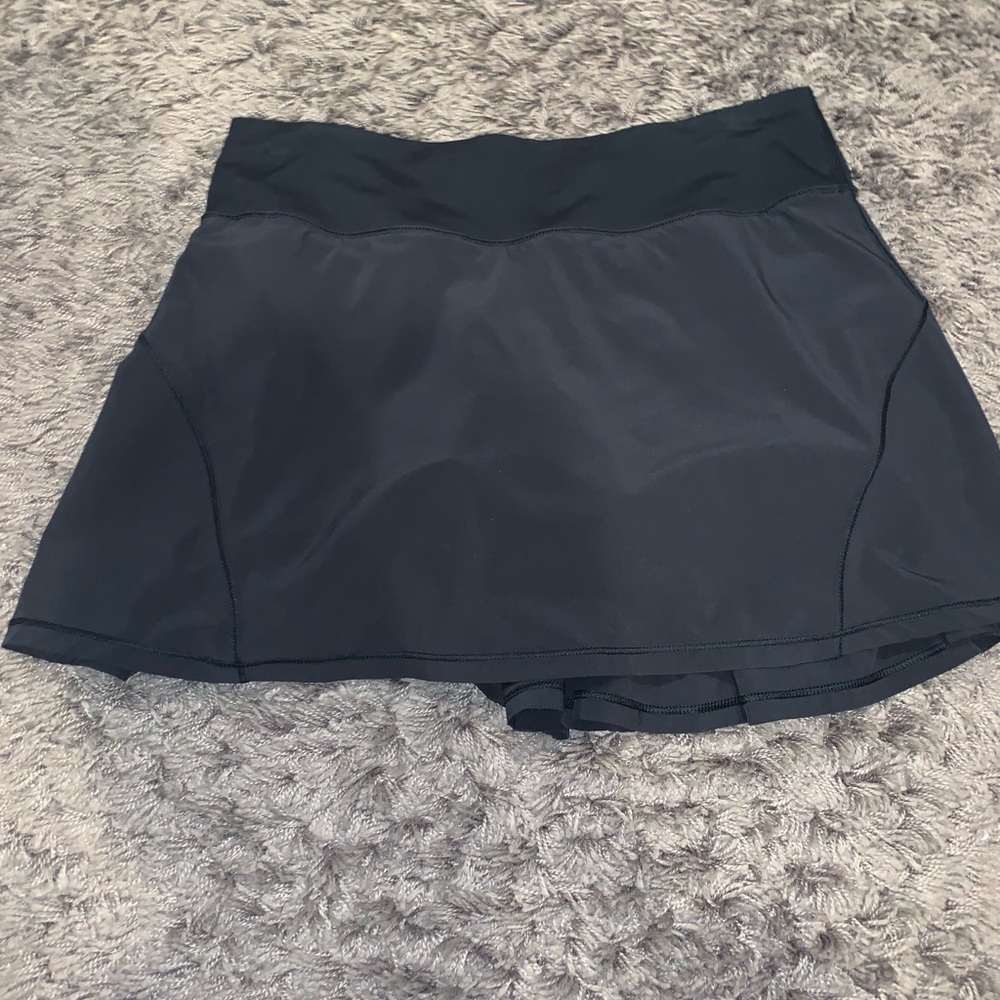 black lululemon skirt